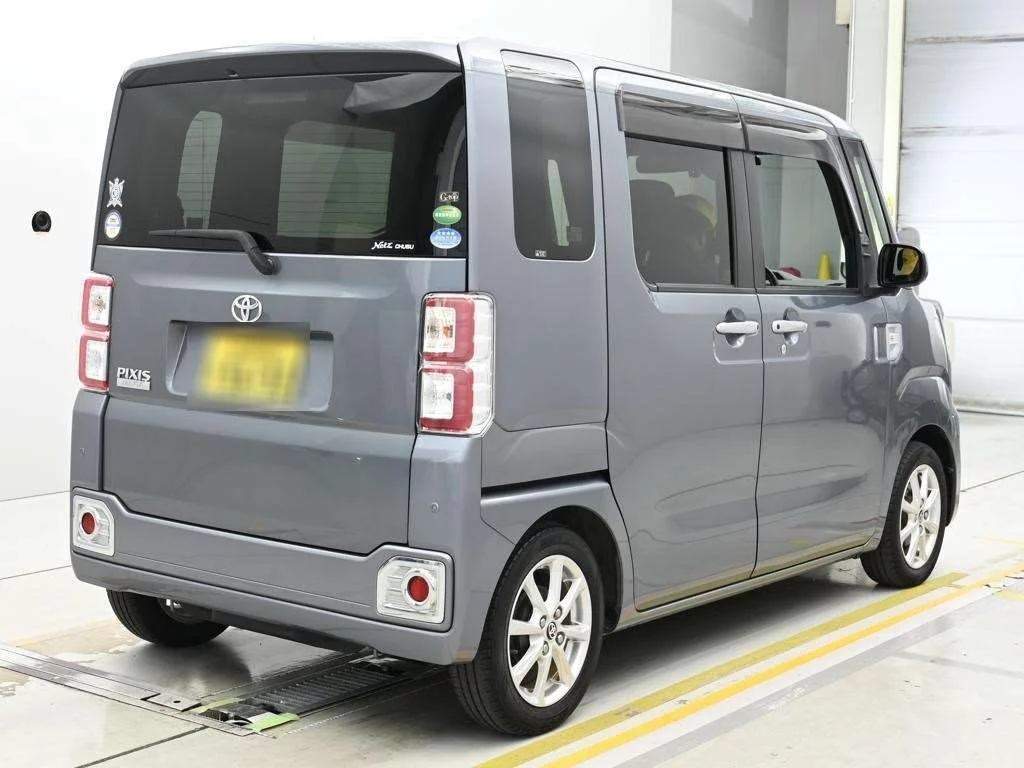 Toyota Pixis Mega LA700A 2019